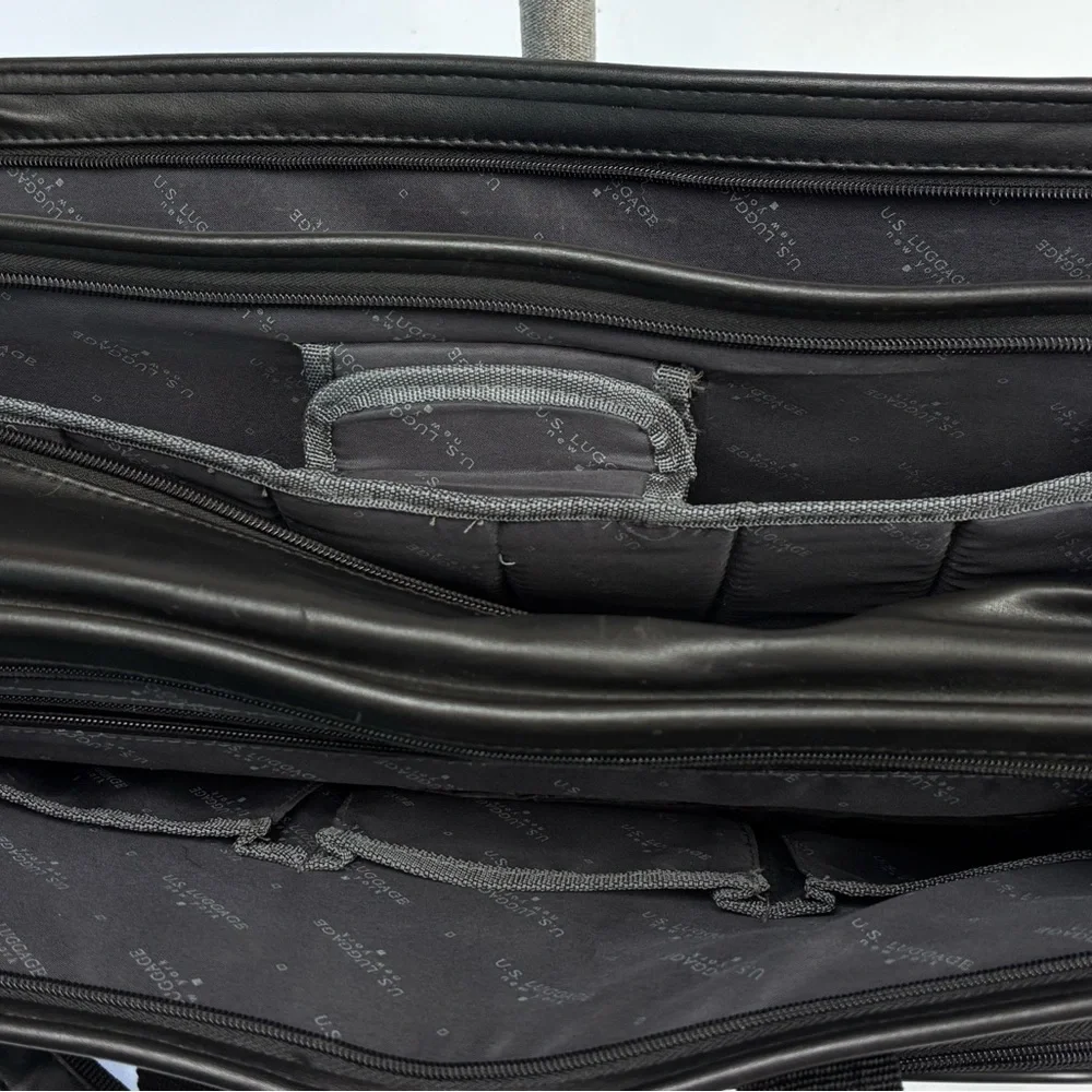U.S. Luggage New York Black Messenger / Laptop Bag with Sleek Design Very Cool!